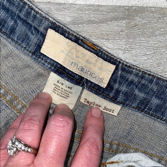 Women's Maurices Taylor Boot Distressed Jeans  5/6 - Picture 7 of 10